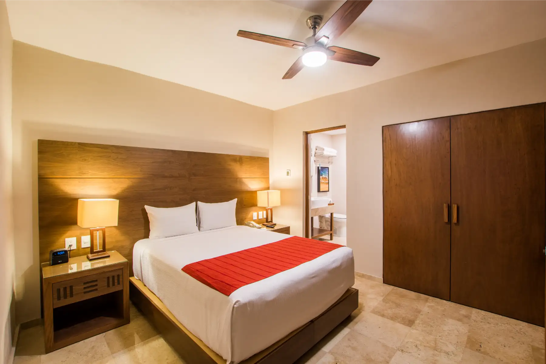 Crown-PH3--QueenRoom2